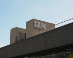 IBM发布最新量子计算芯片：含433个量子比特