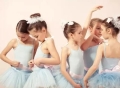 8岁女童学舞蹈下腰致瘫痪，这些兴趣班，不到年龄千万别学！