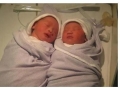95后孕妇产下两个宝宝，宝爸却说这不是双胞胎，医生：这是重孕
