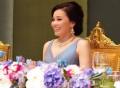 泰国王后身材发福珠光宝气，她有45张博士文凭但没有儿子，能否镇住后宫？