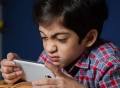 孩子总是玩手机？伤的可不止是视力，对大脑和专注力的影响更大
