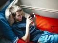 沉迷玩手机对孩子有什么伤害？