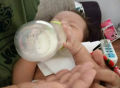 这种处理奶嘴奶瓶的“懒人”方法，看似“精明”，可能害惨了娃