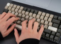 雷柏V700-8A多模机械键盘评测：没有累赘，只有趁手的外带打字工具