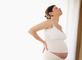 孕足月后散步时肚子发紧下坠需要立即休息吗？