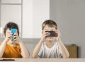 少看电视，少玩手机孩子就不会近视？这些才是预防娃近视的关键