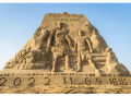 《战神：诸神黄昏》沙雕耸立在台湾省福隆海滩，为 11 月上市预热暖身