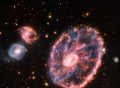 韦伯捕捉到车轮星系惊人奇观：5亿光年外的绝美宇宙涟漪