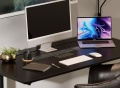 厂商推出高端升降桌，桌面内置 24 英寸 OLED 屏