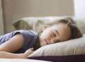 孩子睡觉有两个黄金时间段，对大脑发育有好处，还能促进身高发育
