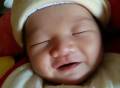 新生儿为何睡觉时总咧嘴笑？不一定是做梦，妈妈了解后就放心了