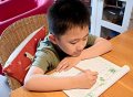 孩子写作业爱拖拉、磨蹭，和家长的催促，有直接关系