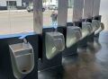 纽约地铁里的长椅全被官方移走？！打工人气炸：坐都不让人坐了？
