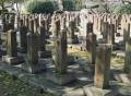 留学生在日本发现中国烈士墓，墓碑上2个字刺痛人心，百年无人祭扫
