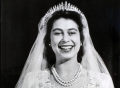 老照片：年轻时的伊丽莎白女王，骑马英姿飒爽，结婚时开怀大笑