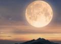 中秋之夜写下一首古诗，异乡人站在窗前望月，诉说思念与孤独