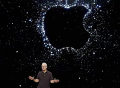 iPhone14不涨价的背后，是苹果的转型