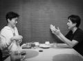 刘嘉玲深夜晒照，梁朝伟与导演黄东赫相谈甚欢，或将加盟《鱿鱼游戏2》