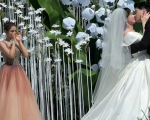 金恩圣张檬结婚现场照曝光，与张睿海陆同框合影，伴娘拥抱新娘好有爱