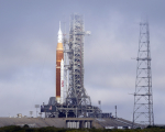 NASA新一代登月火箭发射在即，SpaceX、波音和洛马正准备未来硬件