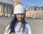 李湘晒女儿巴黎游玩美照，13岁王诗龄又瘦又美，时尚造型抢镜