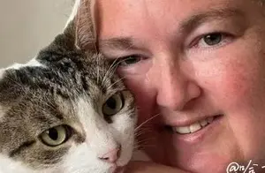 英国女子睡梦中心脏病发 被小猫拍醒救一命