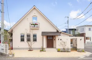 日本一户建就是“任性”，装完旁边圈院子，加建阁楼又多了2间房
