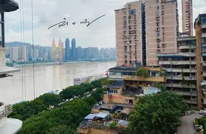 重庆江边有一栋居民楼，高达24层却没电梯，成为“网红旅游景点”