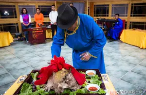 蒙古族独特的“乌查宴”，羊尾肉得给最尊贵的客人，很多人不敢吃