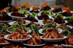 北京农村婚宴有多豪，一桌800元，8道凉菜12道热菜，那叫一个地道