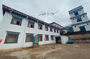 我国西藏独一无二的天主教堂，地理位置隐蔽，很多游客没去过