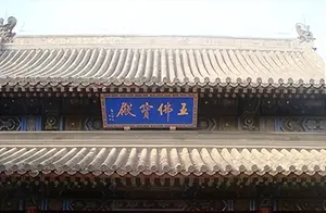 广化寺位于北京市，整座寺庙建筑布局严谨，雕梁画栋，金碧辉煌