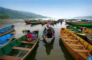 尼泊尔旅行游记：博卡拉费瓦湖是皇家度假胜地，湖光山色碧波荡漾