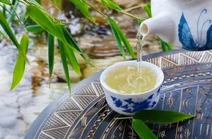 四川茶桌“怪象”，当地人不喝竹叶青，反而偏爱这3款平价茶