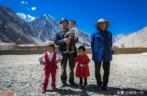 新藏线荒漠中的村子，世界各地的人跑来寻求他们帮助，只因一座山