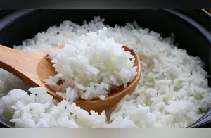煮米饭不要只加水了，教你饭店不外传的秘诀，米饭松软香甜更好吃