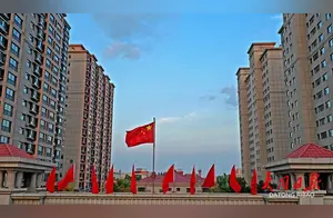 大同街头那一抹耀眼的“中国红”